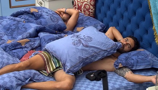 Após madrugada intensa de festa, brothers acordam no BBB21