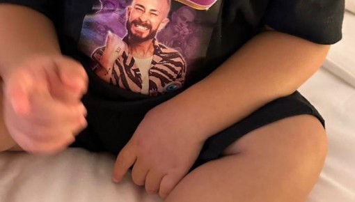 BBB 23: Filho de Fred acompanha estreia com a camisa do pai