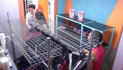 Brothers recebem figurinos para a festa no BBB 22