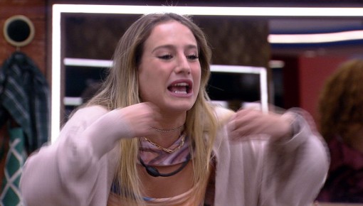 Bruna Griphao grita com Cezar após ouvir conversa sobre Larissa no BBB 23: 'Vira homem!'