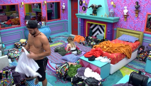 Carla Diaz dispara para brother do BBB21: 'Nossa, bom dia'