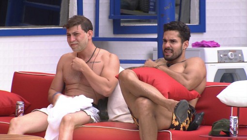 Durante pool party no BBB21, Caio relembra situação: 'Me machuca'