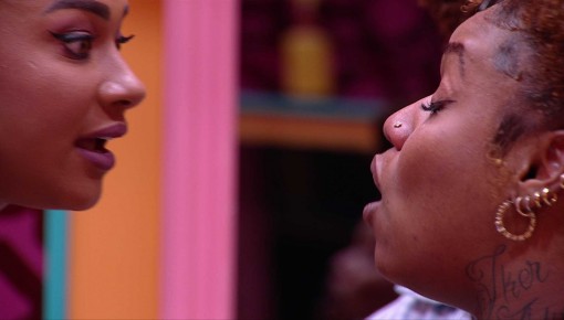 'Estou cansada de trairagem comigo', desabafa Camilla para Aline