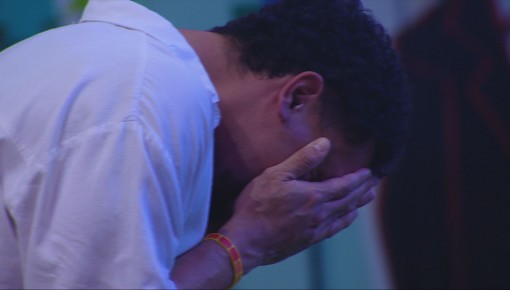 Na Pool Party do BBB 25, Vinícius chora ao som de 'Super', do Jão