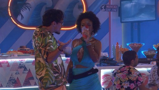 Natália brinca com Eliezer: 'Não tem presente melhor do que eu'