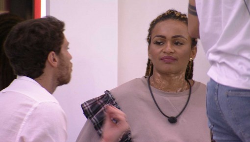 Natália coloca brother contra a parede: 'Você é meu aliado?'