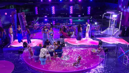 Nizam descarta possível romance com Alane e diz: 'Emocionada'