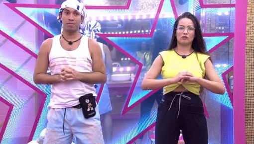 Plantão BBB: Silvero Pereira mostra talento para 'bater cabelo'