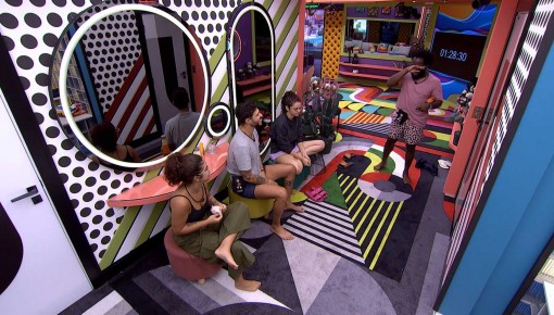 Rodrigo questiona brothers se haverá prova ao longo do dia