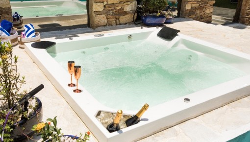 Spa da casa acomoda confortavelmente 6 Brothers; um luxo!