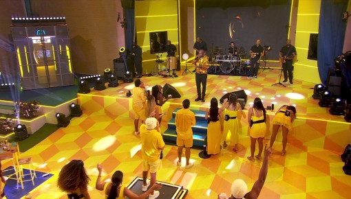 Thiaguinho canta hits em festa no BBB 24