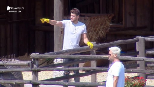 Guilherme Leão ensina atividades de jardinagem para Viny Vieira