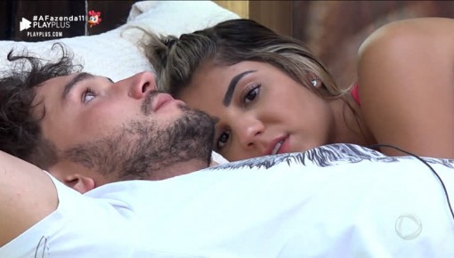 Lucas e Hari conversam sobre o futuro e brigam