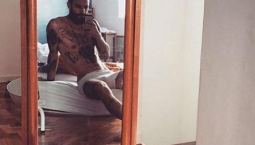 Wagner posta foto de cueca e fãs disparam: 