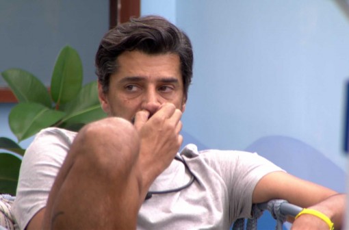 Alberto Cowboy lê jogo de Leandro no BBB 26: 'Se queimou e continua se queimando'