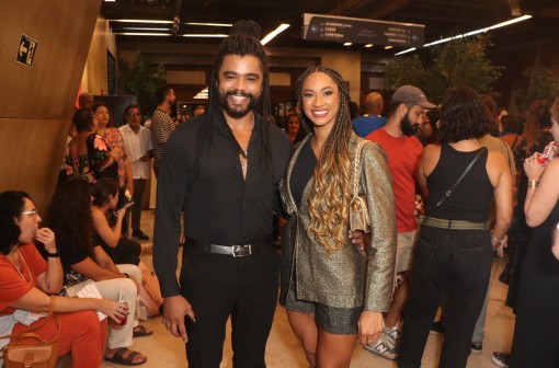 Aline e Diogo, do BBB 25, vão juntos à peça de teatro no Rio de Janeiro