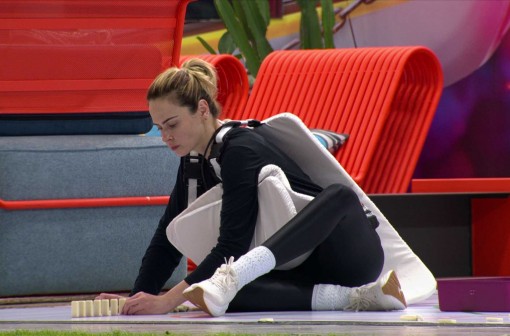 Ana Paula Renault cumpre Castigo do Monstro na madrugada