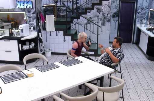 Babu Santana aconselha Juliano Floss: 'Não precisava'