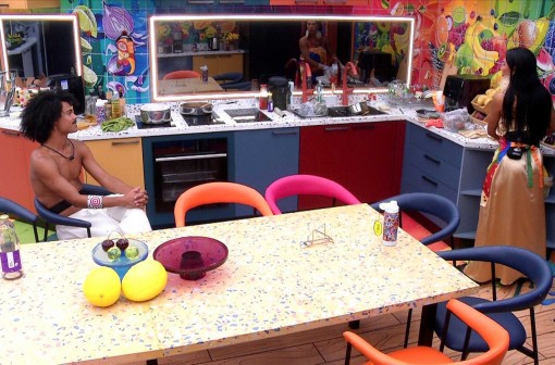 Breno não poupa elogios para Marciele: 'Nossa, que gata'