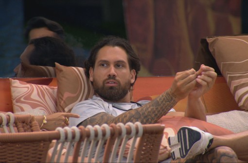 Brigido opina sobre Leandro Boneco no BBB 26: 'Cachorro morto'