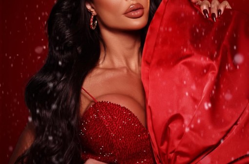 Ex-BBBs capricham no look para a noite de Natal; veja as fotos