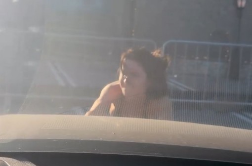 Jade Picon posta vídeo empurrando carro: 'Natal diferenciado'