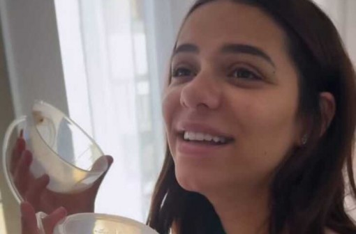 Key Alves experimenta próprio leite após parto: 'Não é ruim'