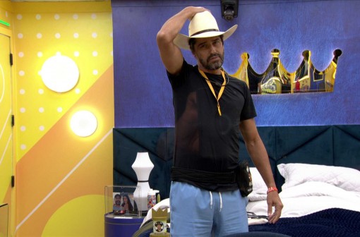 Líder no BBB 26, Alberto Cowboy recebe figurino da sua Festa