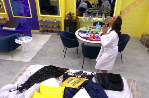 Maxiane se emociona ao receber figurino da sua Festa: 'Estou chocada, passada na manteiga'