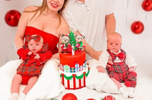 Paulinha Leitte celebra os dois meses dos gêmeos