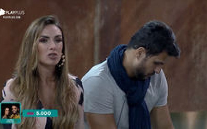 ‘A Clara me soa falsa’, declara Nicole Bahls em atividade