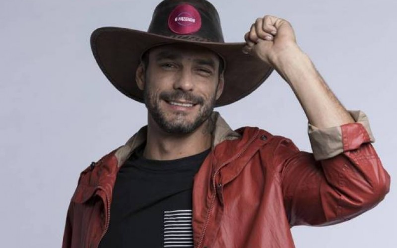 “A que se finge de trouxa”, dispara Diego sobre peoa