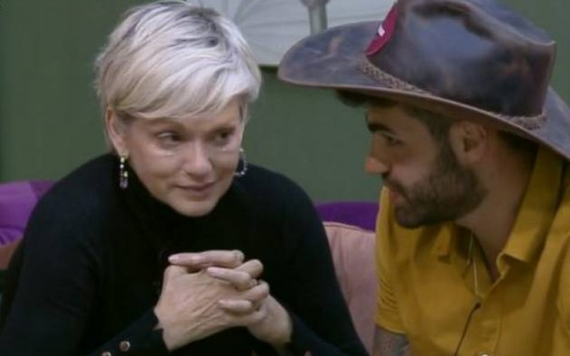 Andréa Nóbrega fica desamparada após eliminação de Bifão