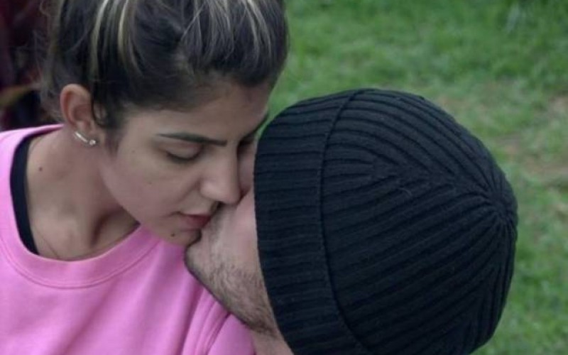 Hariany e Lucas reatam namoro