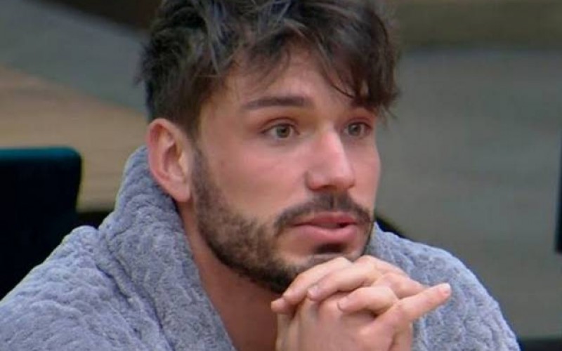 Lucas se emociona com ceia de Natal surpresa