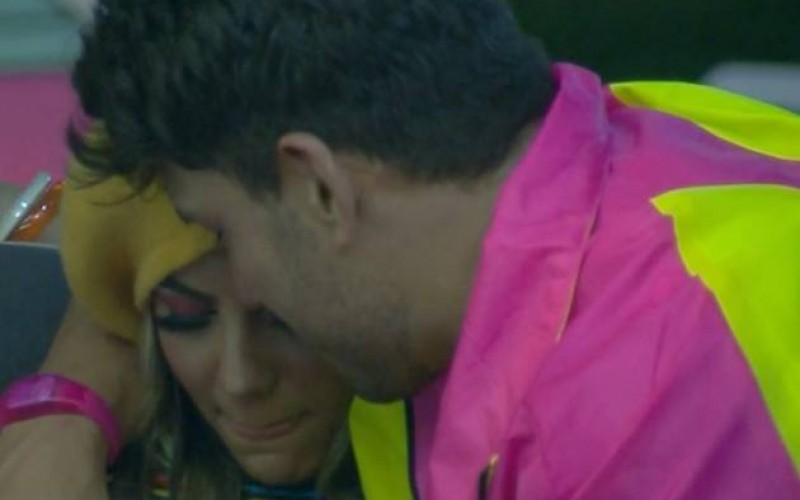 Lucas Viana tenta beijo forçado em Hariany e é surpreendido com atitude da ex