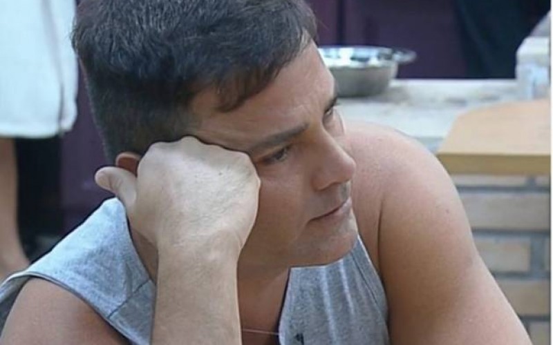 Rodrigo se emociona ao se despedir de cavalo