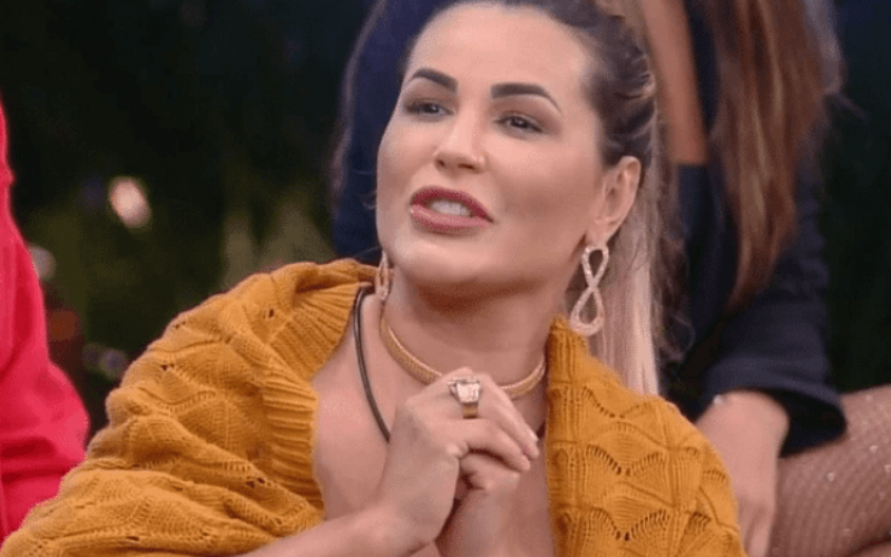 A Fazenda 2022: Deolane debocha de Kerline e cita Chaves ao vivo