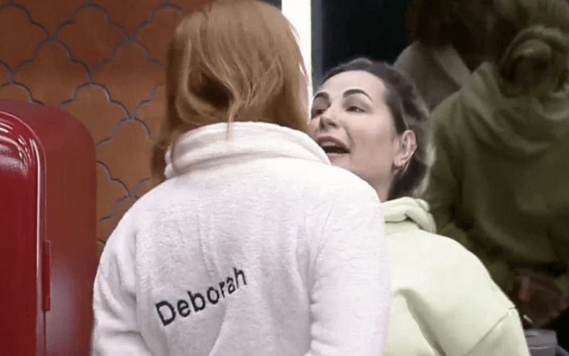 Barraco em A Fazenda 14: Deolane baixa o nível e ameaça bater na cara de Deborah