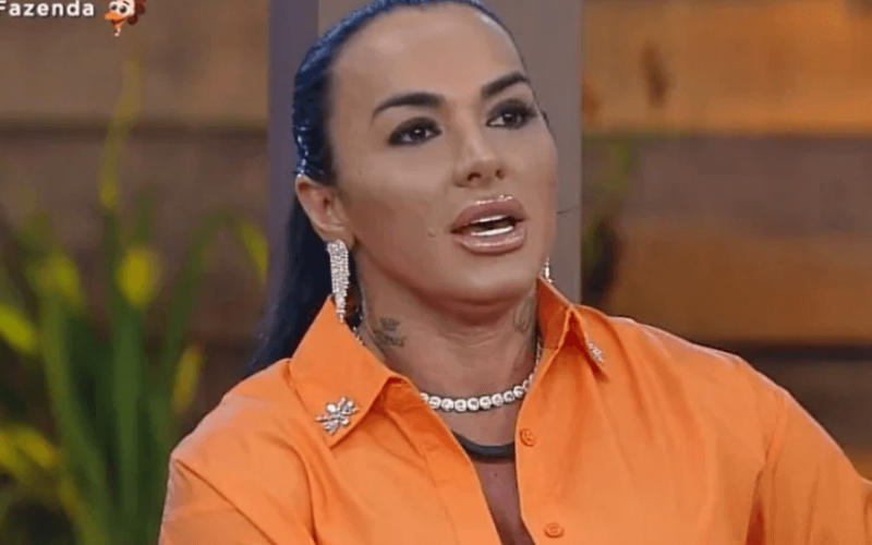 A Fazenda 15: web pede expulsão de Simioni após peoa apalpar Shayan