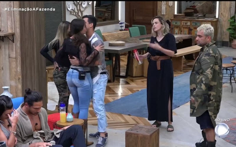Ana Paula se irrita com retorno de Nadja e briga até com Fernanda
