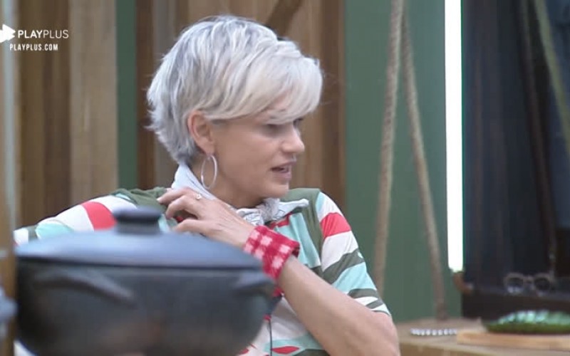 Andréa diz para Lucas não mexer mais nas suas coisas