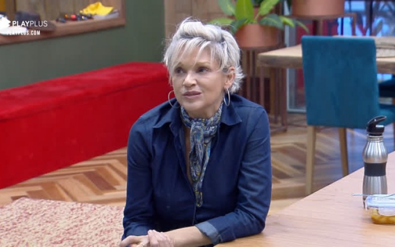 Andréa lembra clima pesado na sede e fala de Tati: 