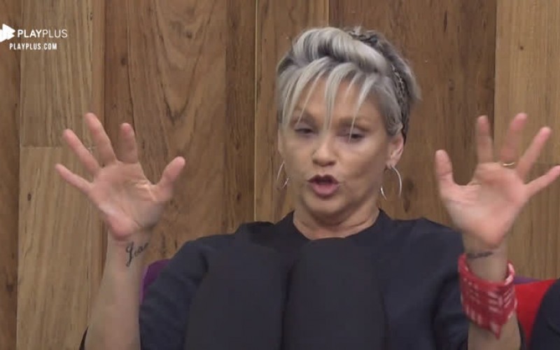 Andréa se irrita em conversa com Lucas: 