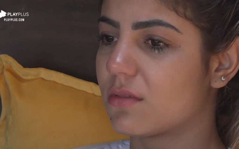 Após término com Lucas, Hari Almeida chora sozinha na Casa da Árvore