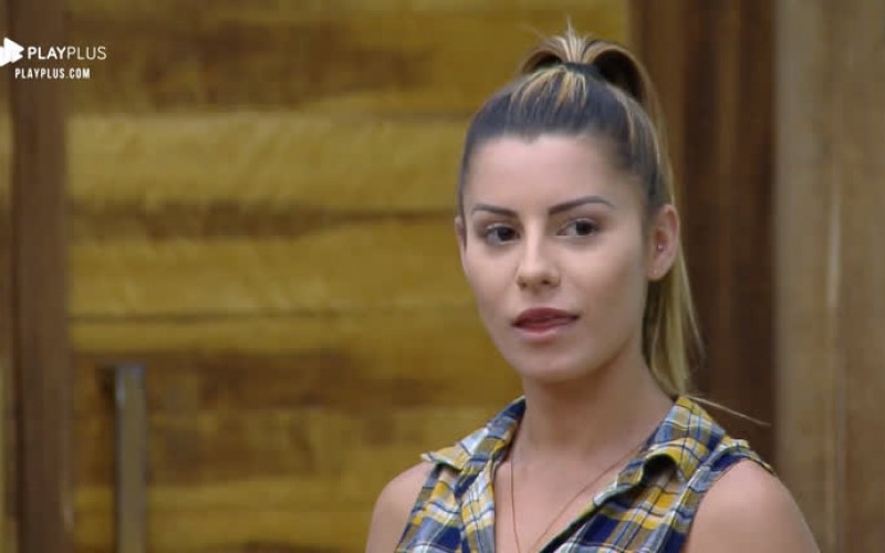 Aricia diz que Lucas está ignorando ela: 