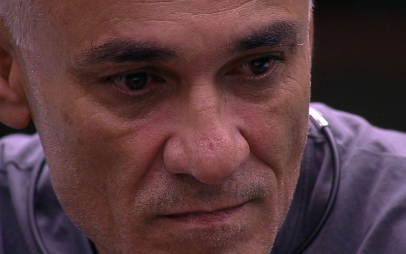 Ayrton pede opinião de Ana Clara e ouve: 