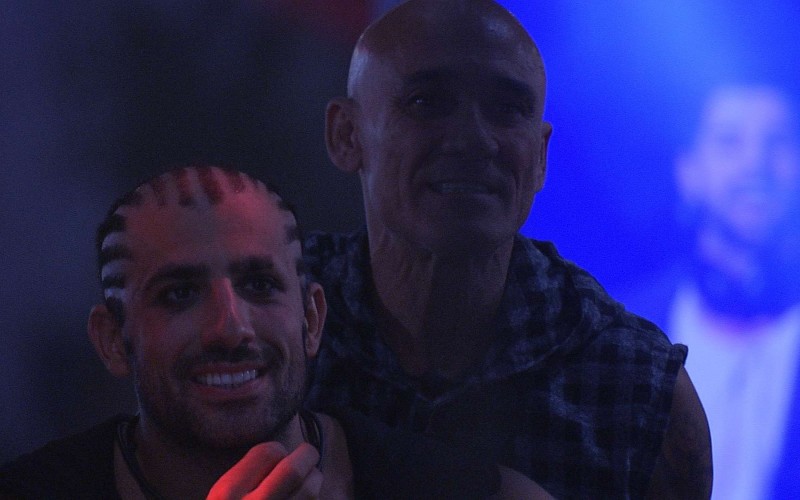 Ayrton se emociona ao ver vídeo de Eva