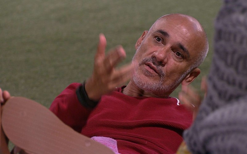 Ayrton sobre Viegas ter votado em pessoas diferentes: 