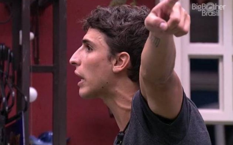 BBB20 - Felipe Prior protagoniza barraco com Daniel e faz acusação grave contra ator